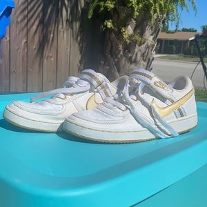 Nike Air Force - Gold accents